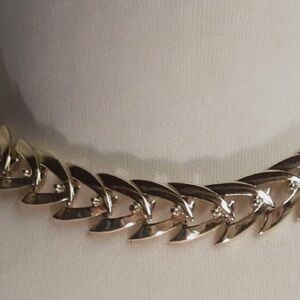 Vintage Coro 161/2” Elegant Gold metal Chain Necklace